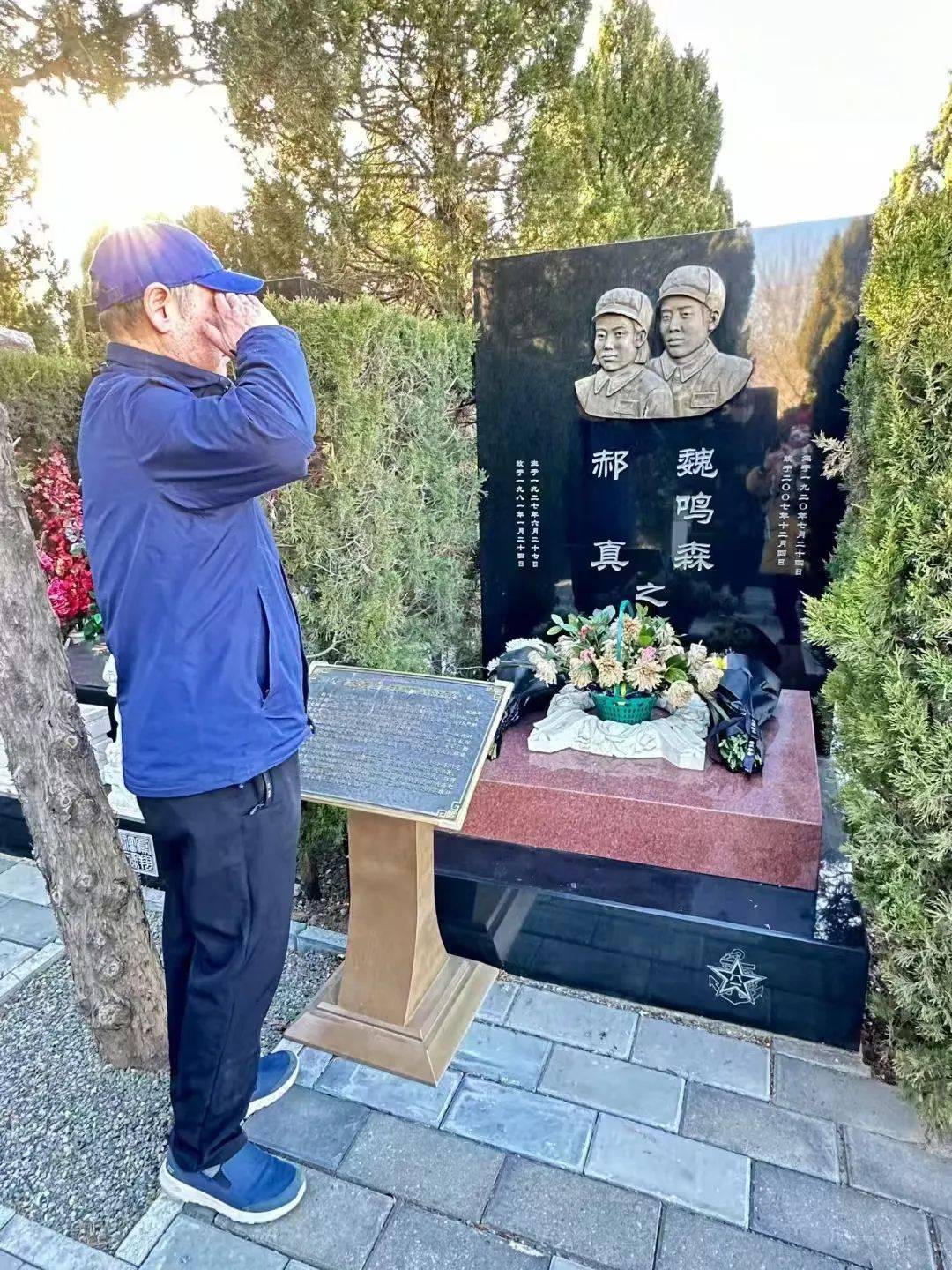 對話楊浪：在墓地<strong></p>
<p>墓地</strong>，感受生命的起始與終結(jié):墓地